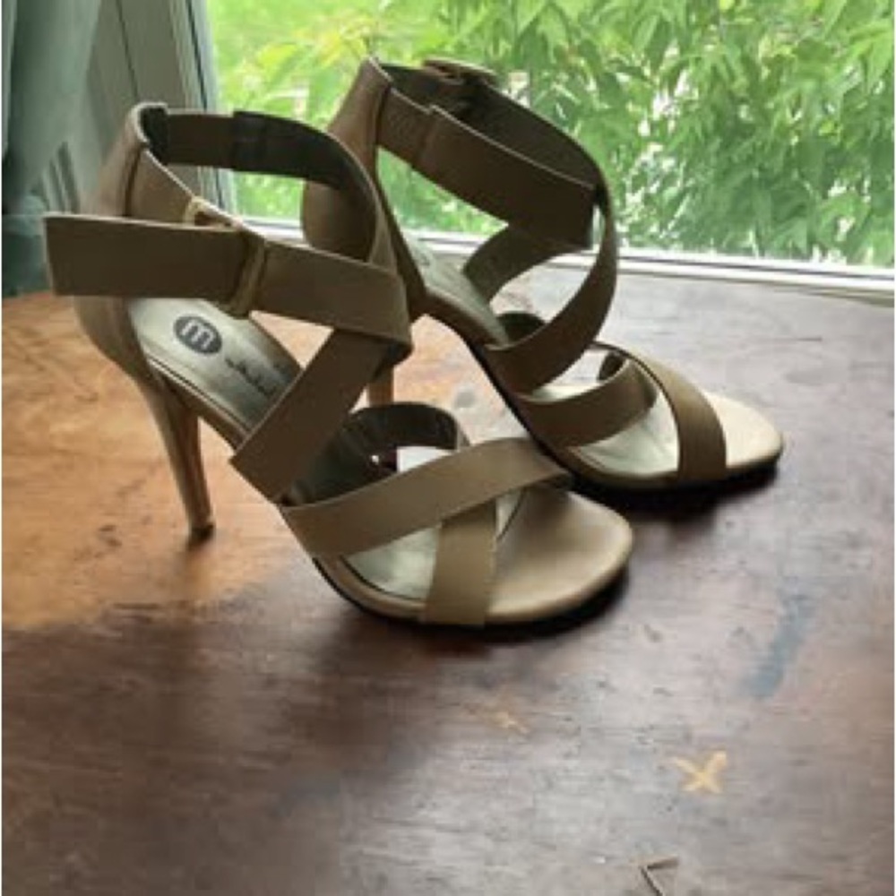 Elegant Tan Strappy Heels